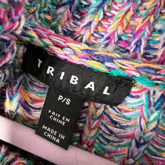 NWOT |•TRIBAL•| Colorful Turtleneck Size Small - Picture 7 of 10